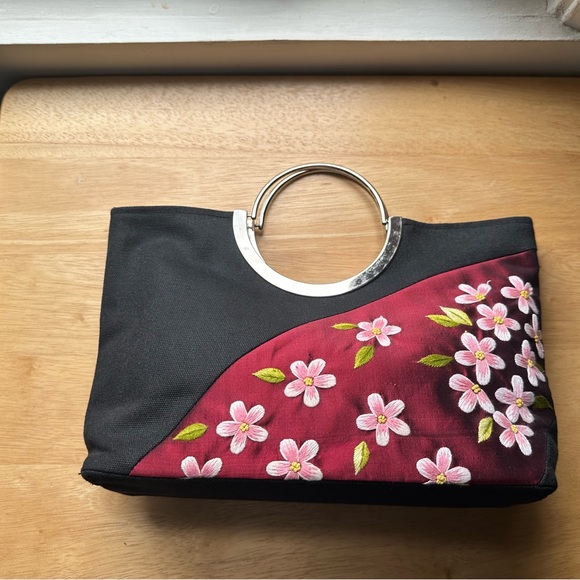Vintage Red/Black Silk Handbag with Floral Embroidery & chrome handle - Picture 2 of 10